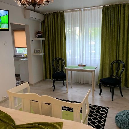 Cozy Apartment In A Quiet Area 克拉奥华 外观 照片