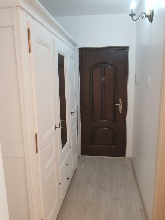 Cozy Apartment In A Quiet Area 克拉奥华 外观 照片